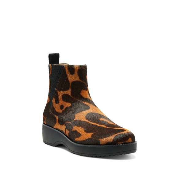 NWOT Louise Et Cie leopard Chelsea boots - Picture 1 of 6